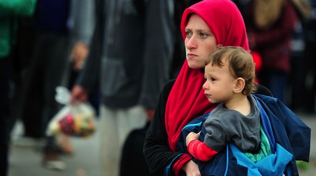 UN Opens Support Centers Along Migrant Path of Syrian Women & Children